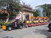 Demo vor dem Long-Shan-Tempel